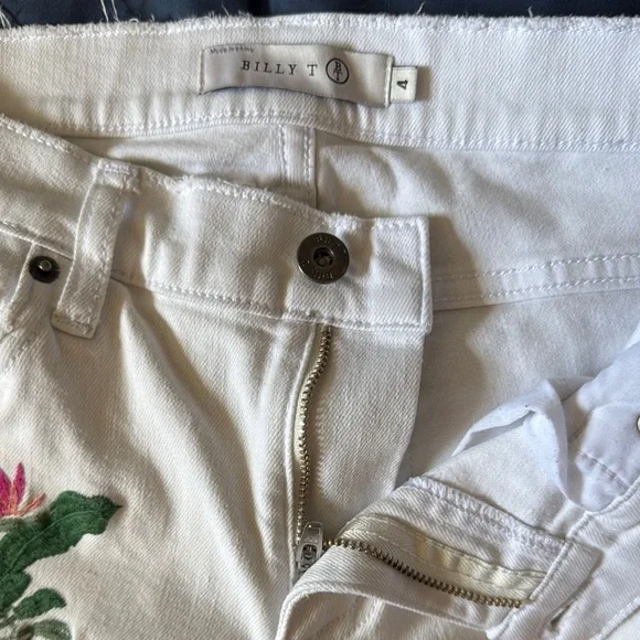 Whimsical Pink and White Skinny Jeans with Floral Embroidery - Picture 4 of 7